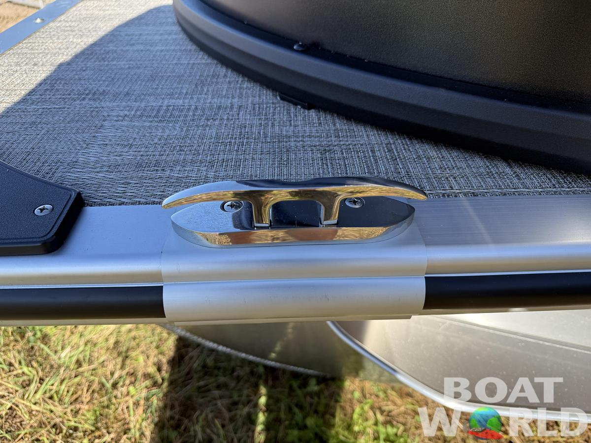 2026 Bentley Pontoons Legacy 220 Navigator DL Quad Lounge