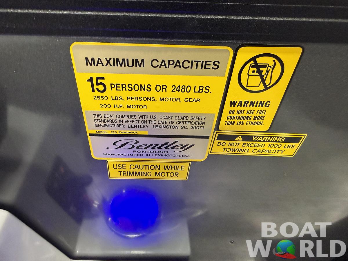 2026 Bentley Pontoons Legacy 223 Swingback Tritoon 