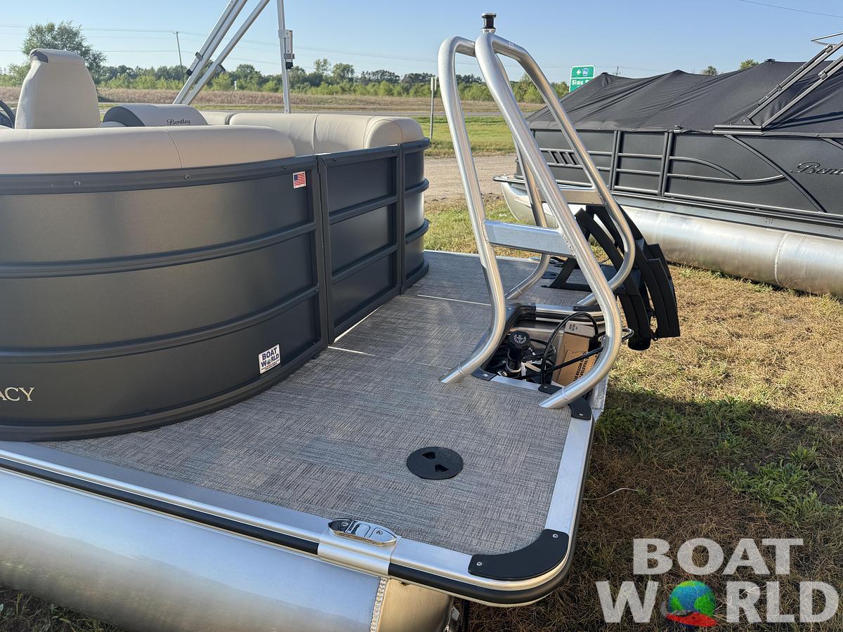 2026 Bentley Pontoons Legacy 223 Navigator DL Quad Lounge Tritoon & Honda 4-Stroke EFI