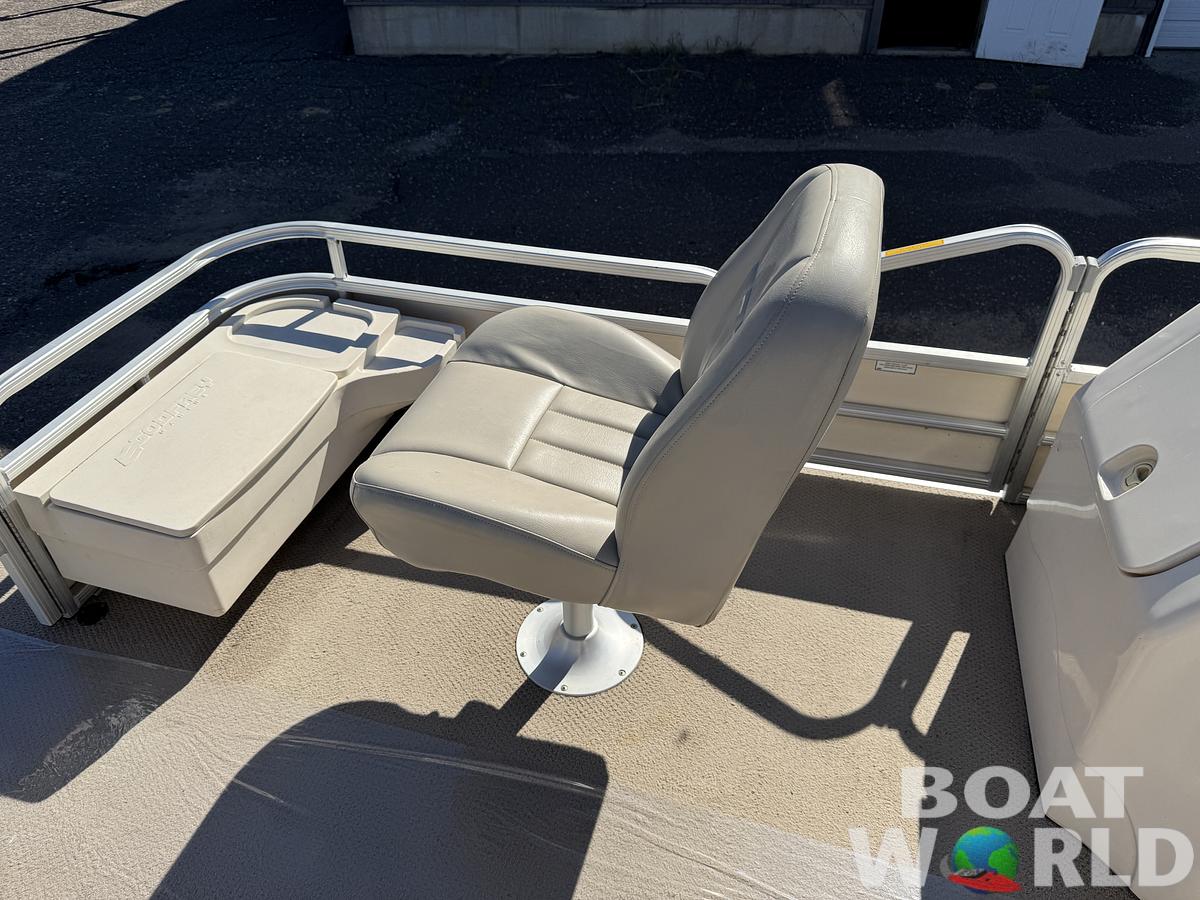 Used 2004 Sweetwater 2222 DF Pontoon