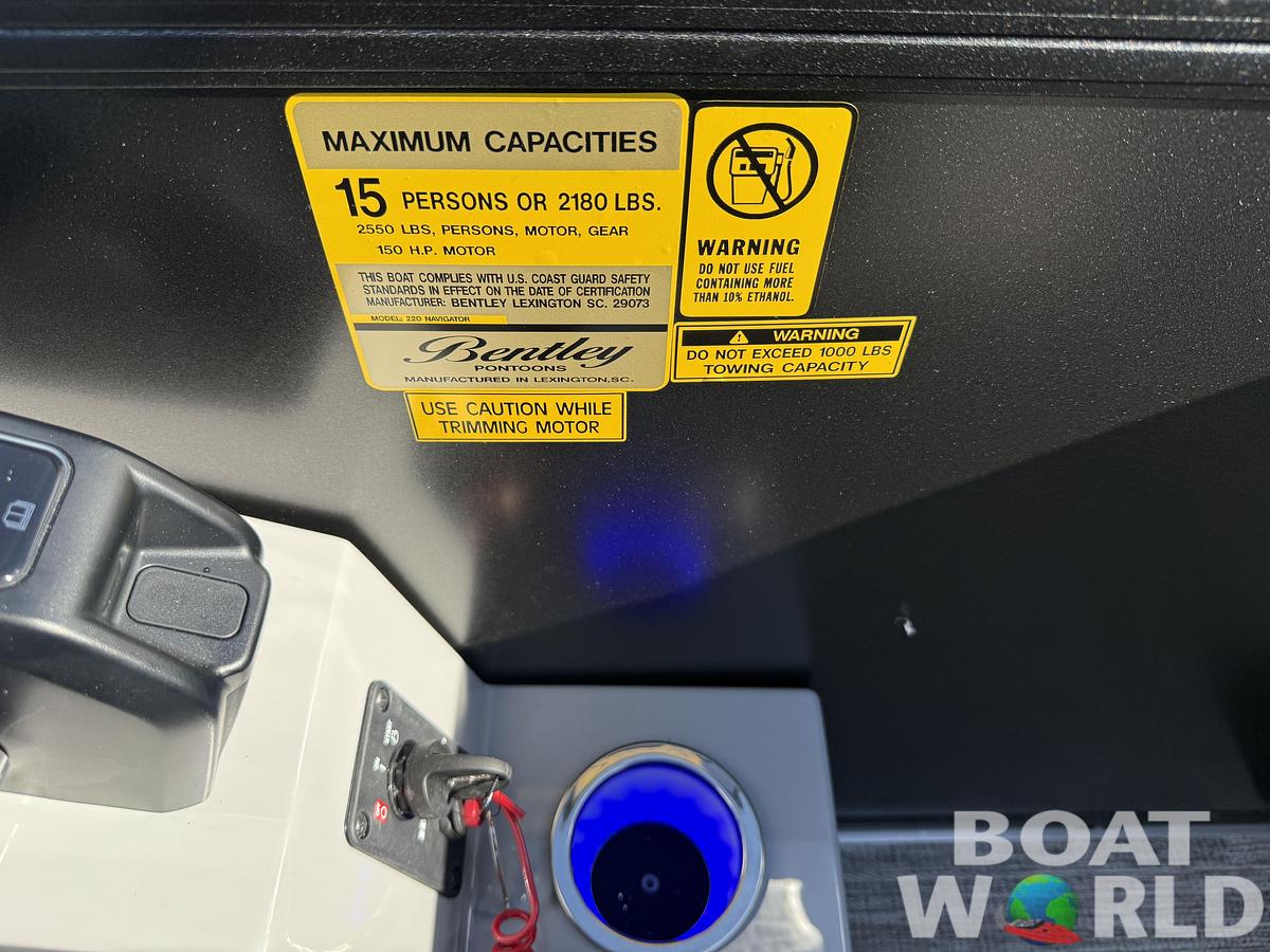 2026 Bentley Pontoons Legacy 220 Navigator Quad Lounge 