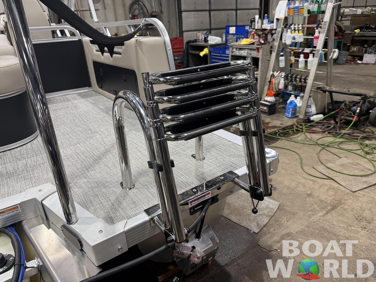 2026 Tahoe Sport VRB 2385 Swingback & 4-Stroke $34995