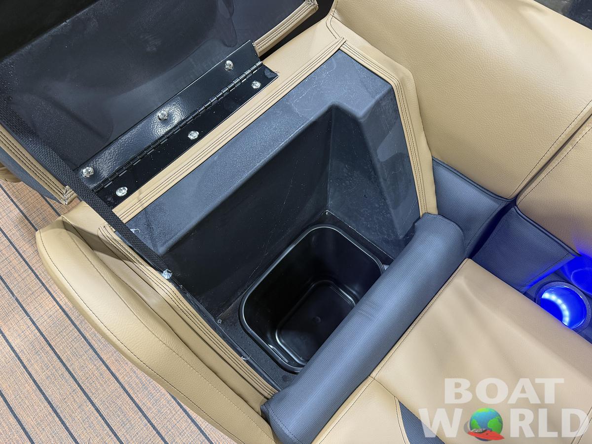 2026 Bentley Legacy 220 Navigator DL Quad Lounge $42995