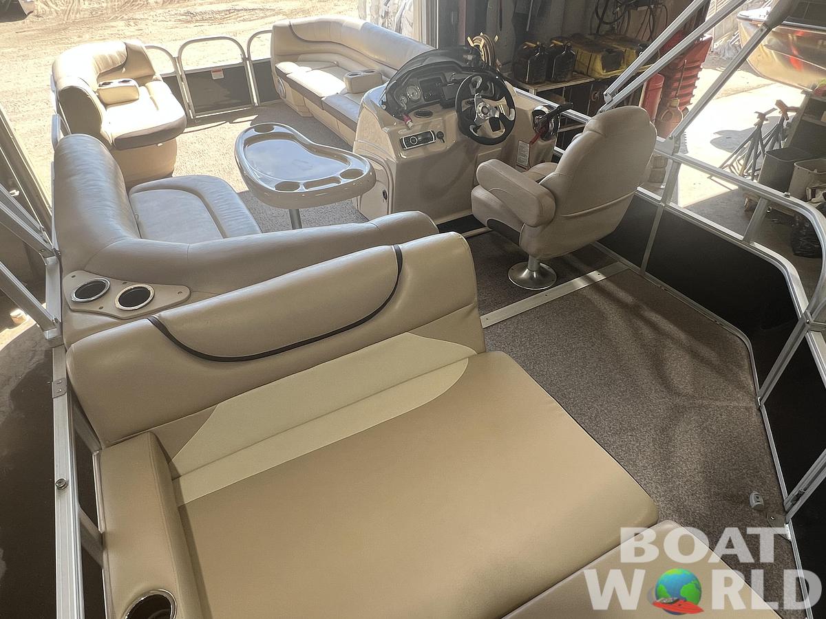 Used 2016 Sun Tracker Party Barge 22 DLX XP3 Tritoon & 150HP Mercury 4Stroke
