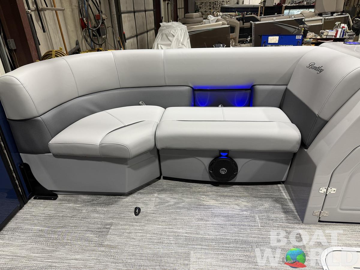 2026 Bentley Pontoons Legacy 223 Swingback Tritoon 