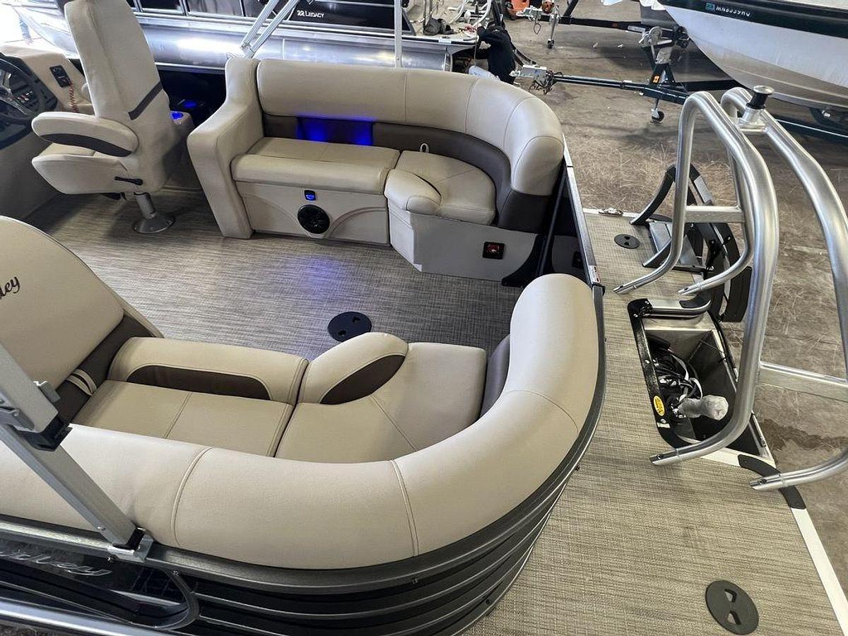 2024 Bentley Pontoons Legacy 200 Navigator Quad Lounge & Honda 4-Stroke EFI