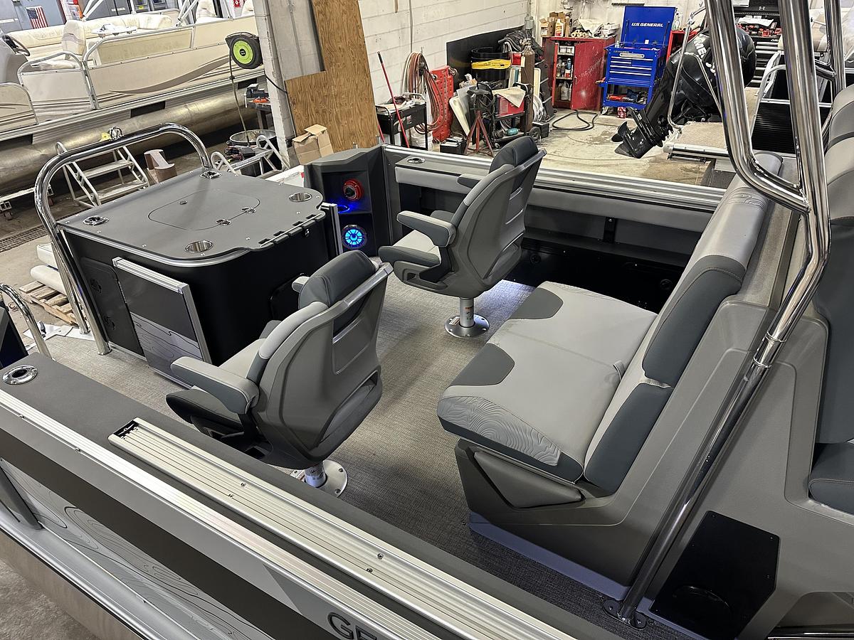 2025 Tahoe Pontoons GEOfish CRF 2585 Tritoon & 225HP Outboard