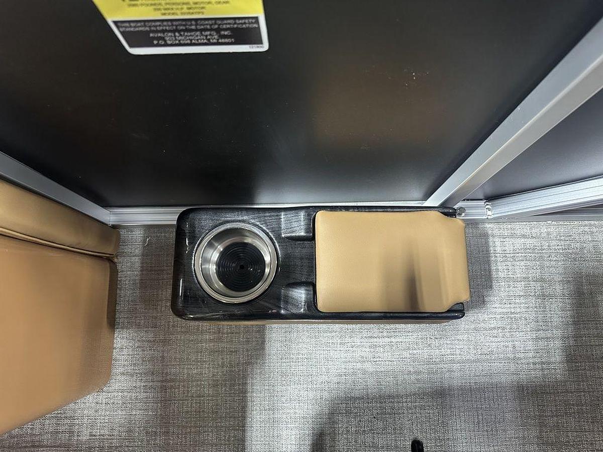 2025 Tahoe Pontoons LTZ 2385 Elite Cruise Windshield Tritoon & Honda 4-Stroke EFI