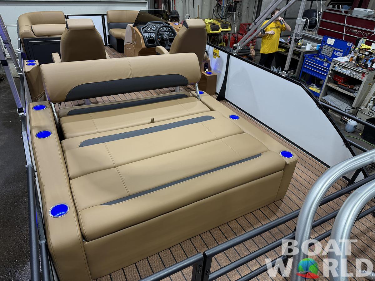 2026 Bentley Pontoons Legacy 223 Swingback Tritoon 