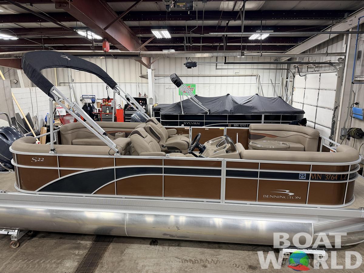 Used 2020 Bennington 22S Quad Lounge Pontoon