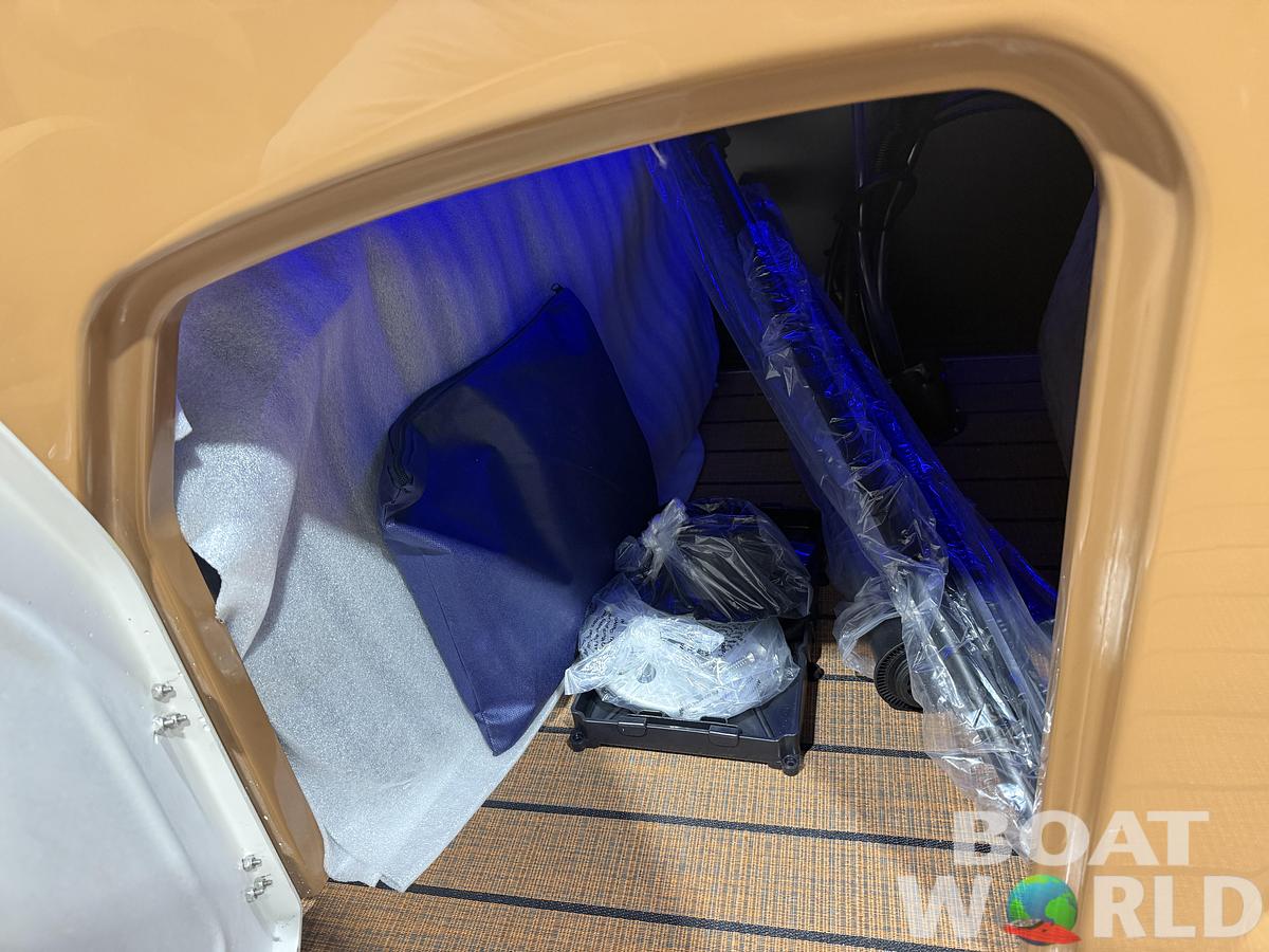 2026 Bentley Legacy 220 Navigator DL Quad Lounge $42995