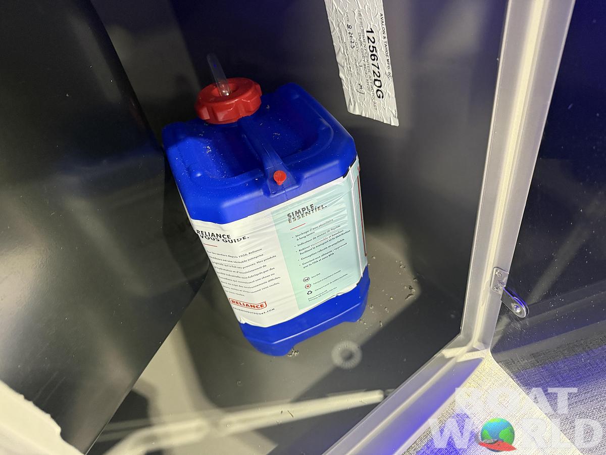 2026 Tahoe Pontoons LTZ 2385 Elite Windshield Tritoon