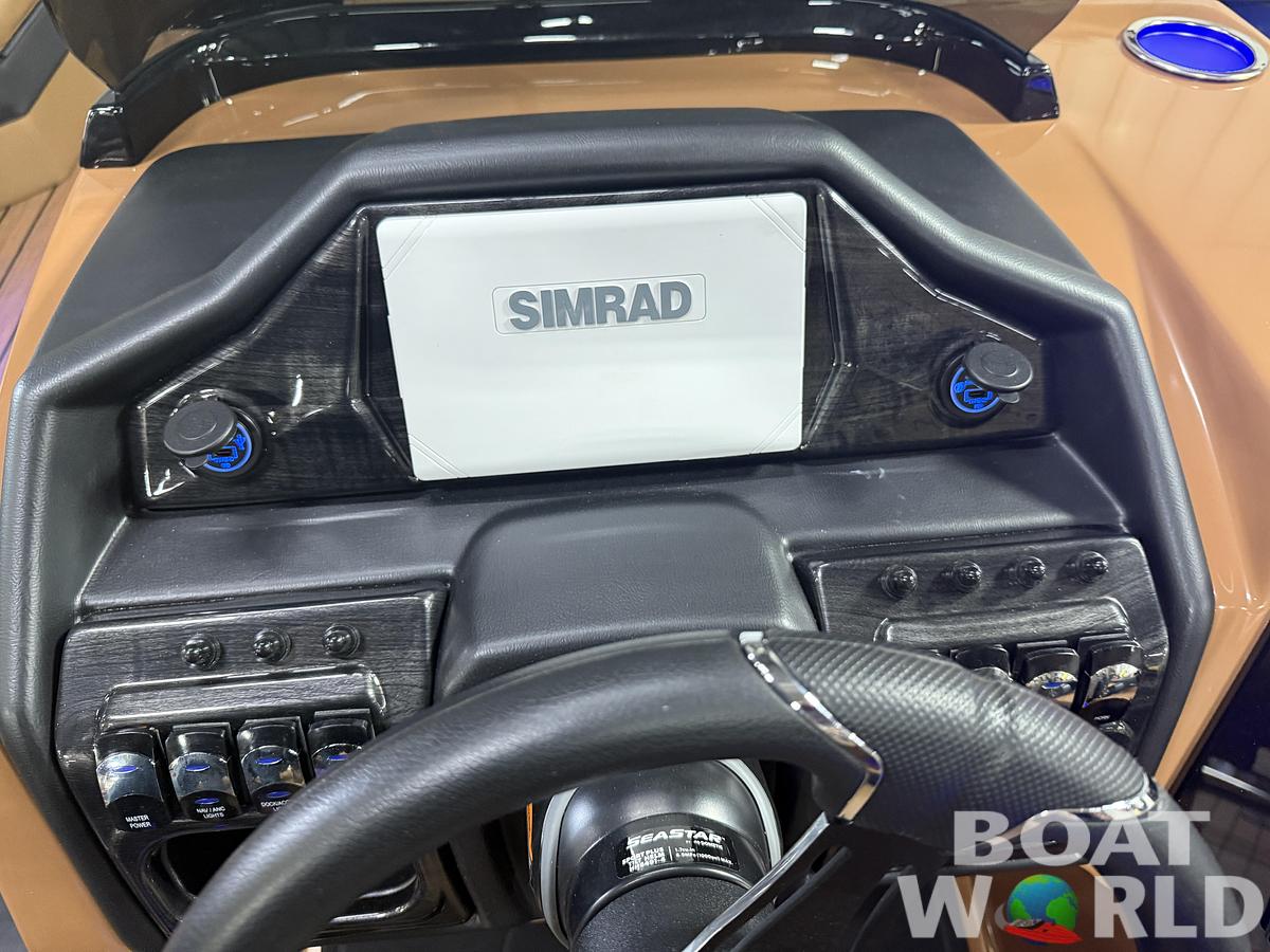 2026 Bentley Pontoons Elite 223 Swingback Tritoon