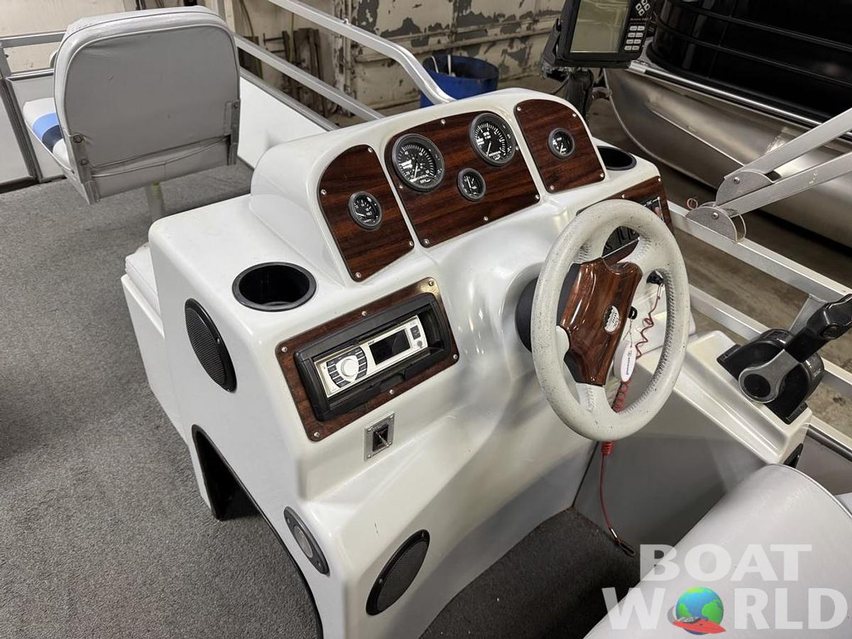 Used 2002 TMC 2200 FM Pontoon