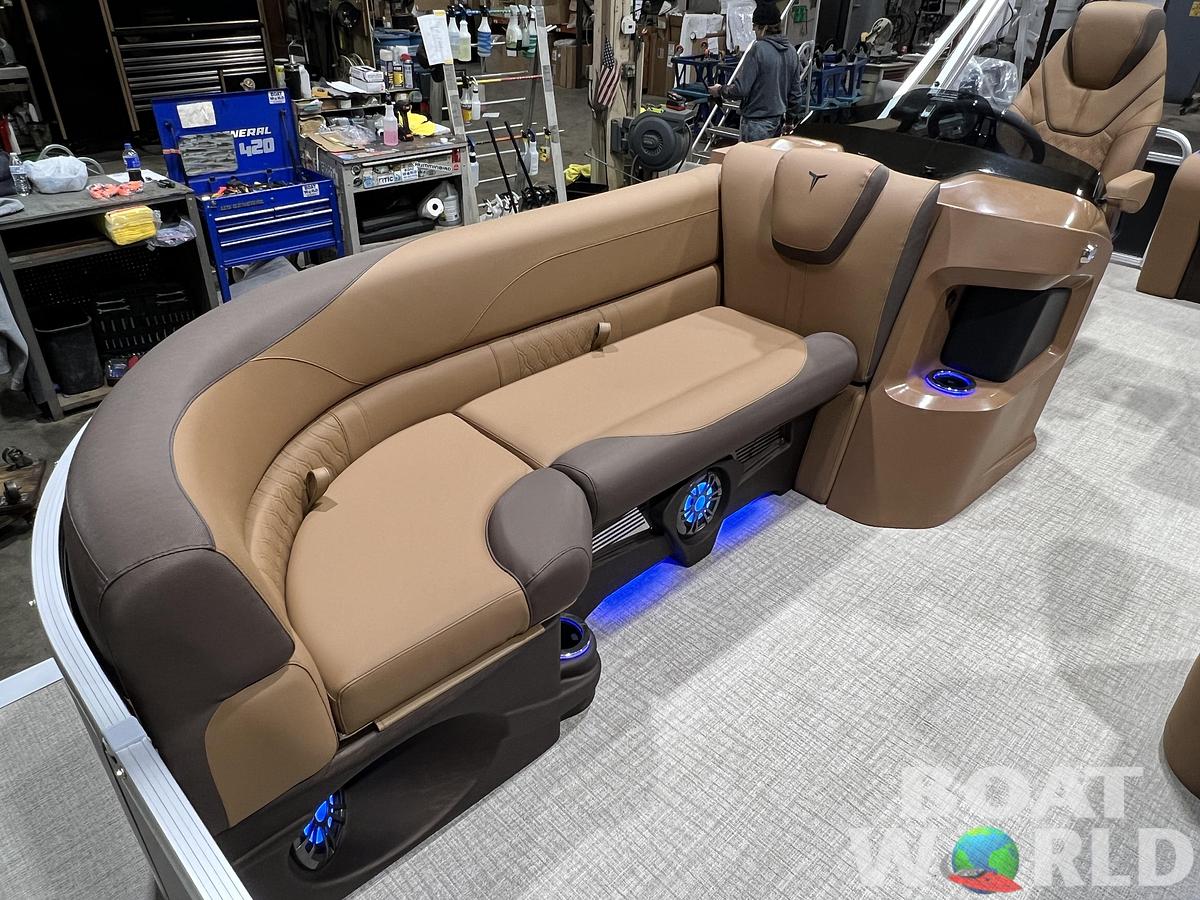 2026 Tahoe Pontoons LTZ 2385 Entertainer Tritoon