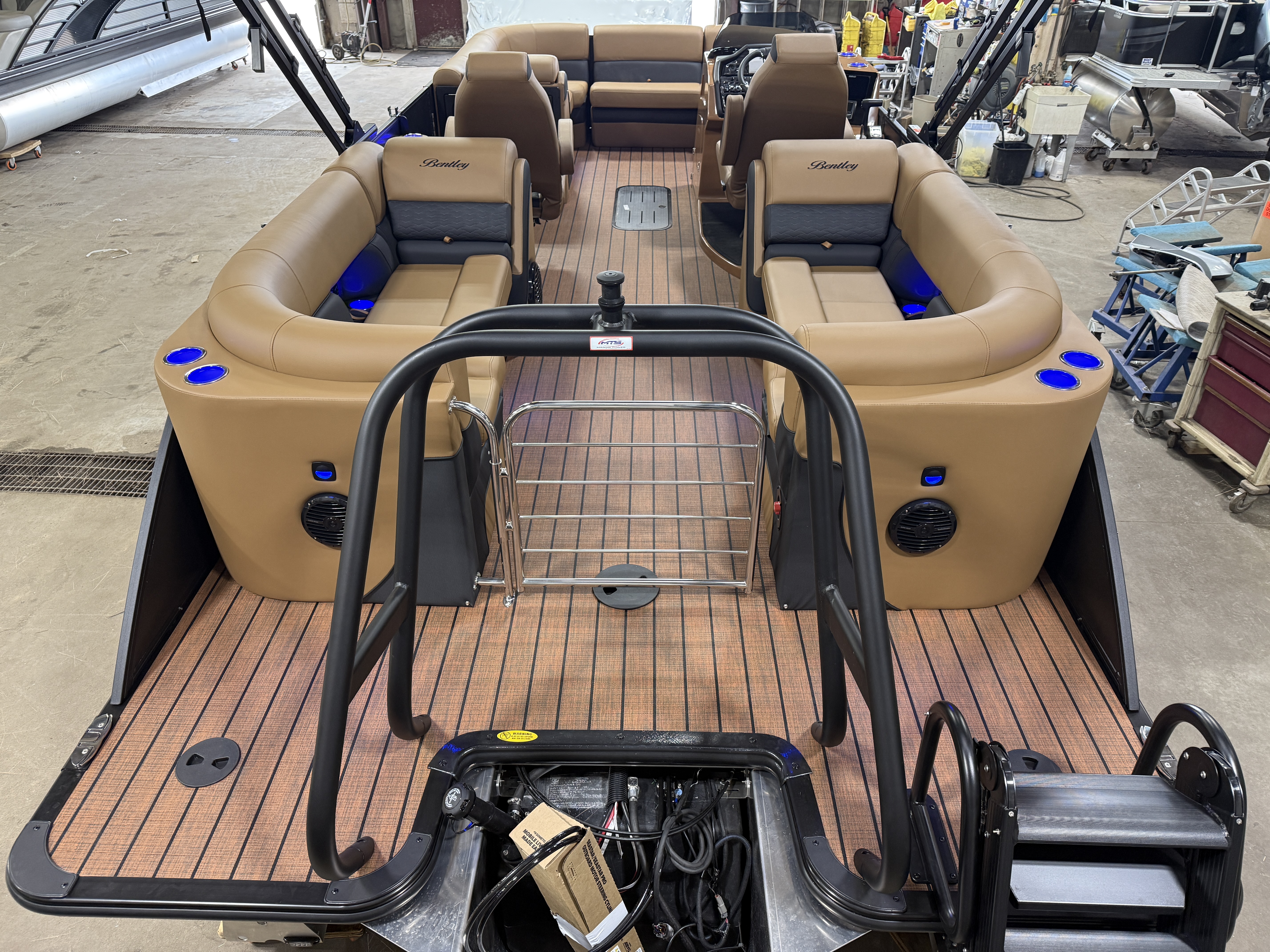 2026 Bentley Pontoons Elite 223 Admiral Quad Lounge Tritoon