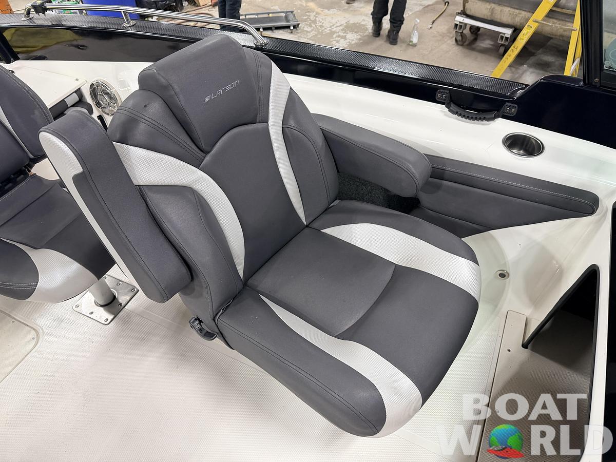 Used 2016 Larson FX 1850 DC Fiberglass Fishing Boat