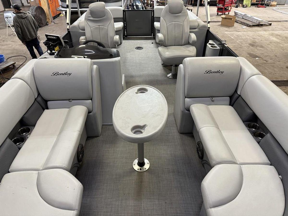 Used 2020 Bentley Pontoons Legacy 223 Navigator Quad Lounge Tritoon & Suzuki 140HP 4-Stroke EFI