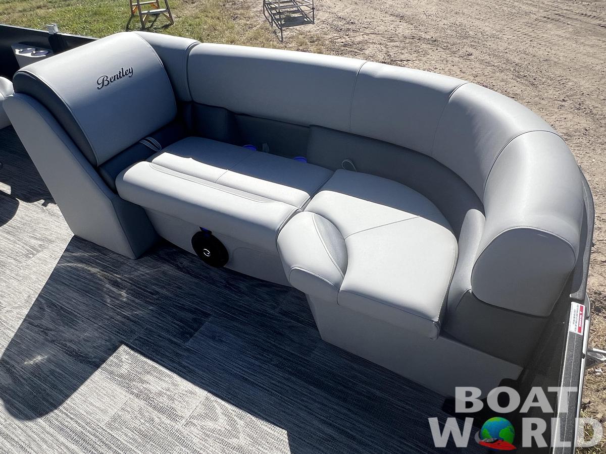 2026 Bentley Pontoons Legacy 220 QSB Swingback