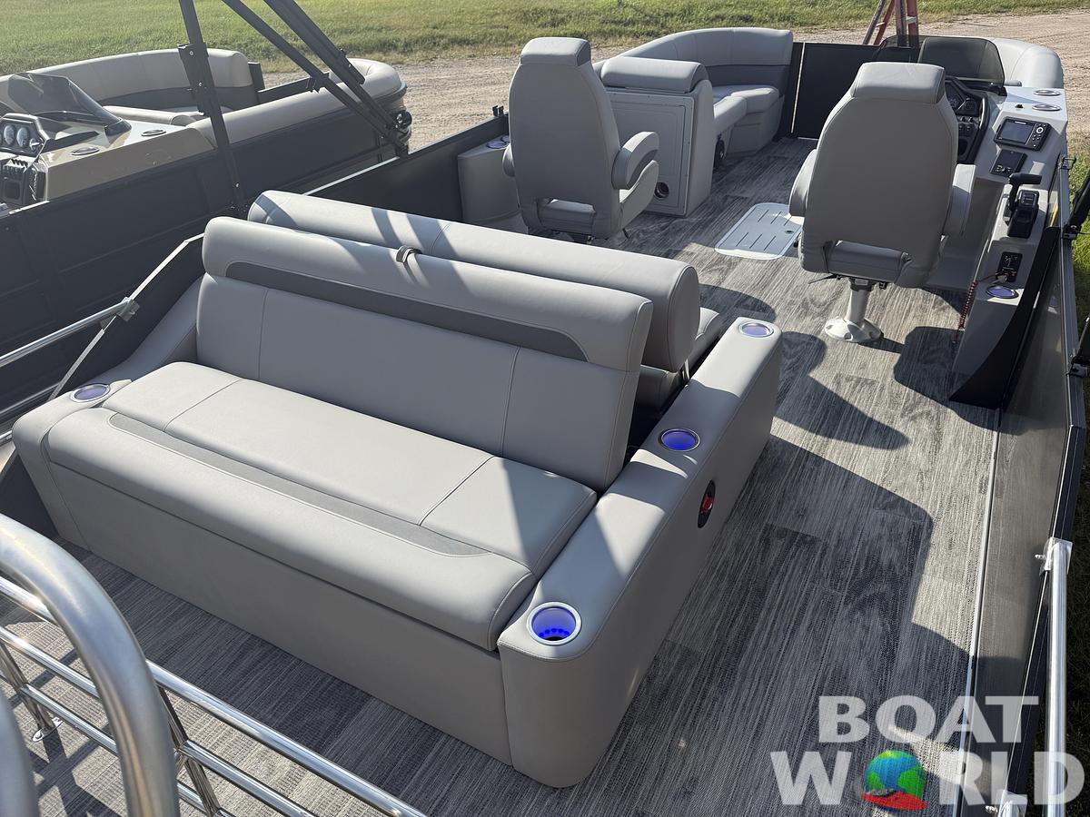 2026 Bentley Pontoons Legacy 223 Swingback Tritoon & Honda 4-Stroke EFI