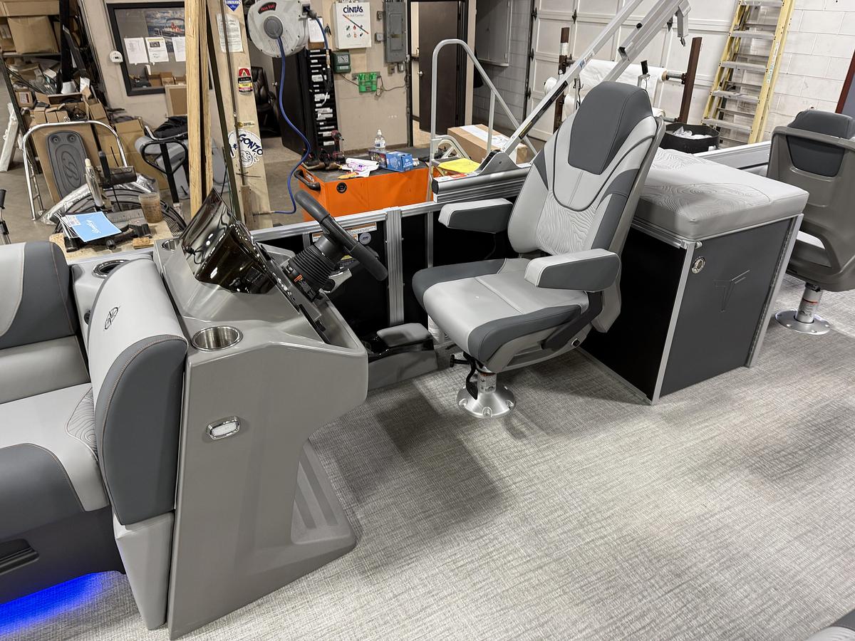 2025 Tahoe Pontoons GEOfish 2385 Rear Fish Tritoon & Honda 4-Stroke EFI