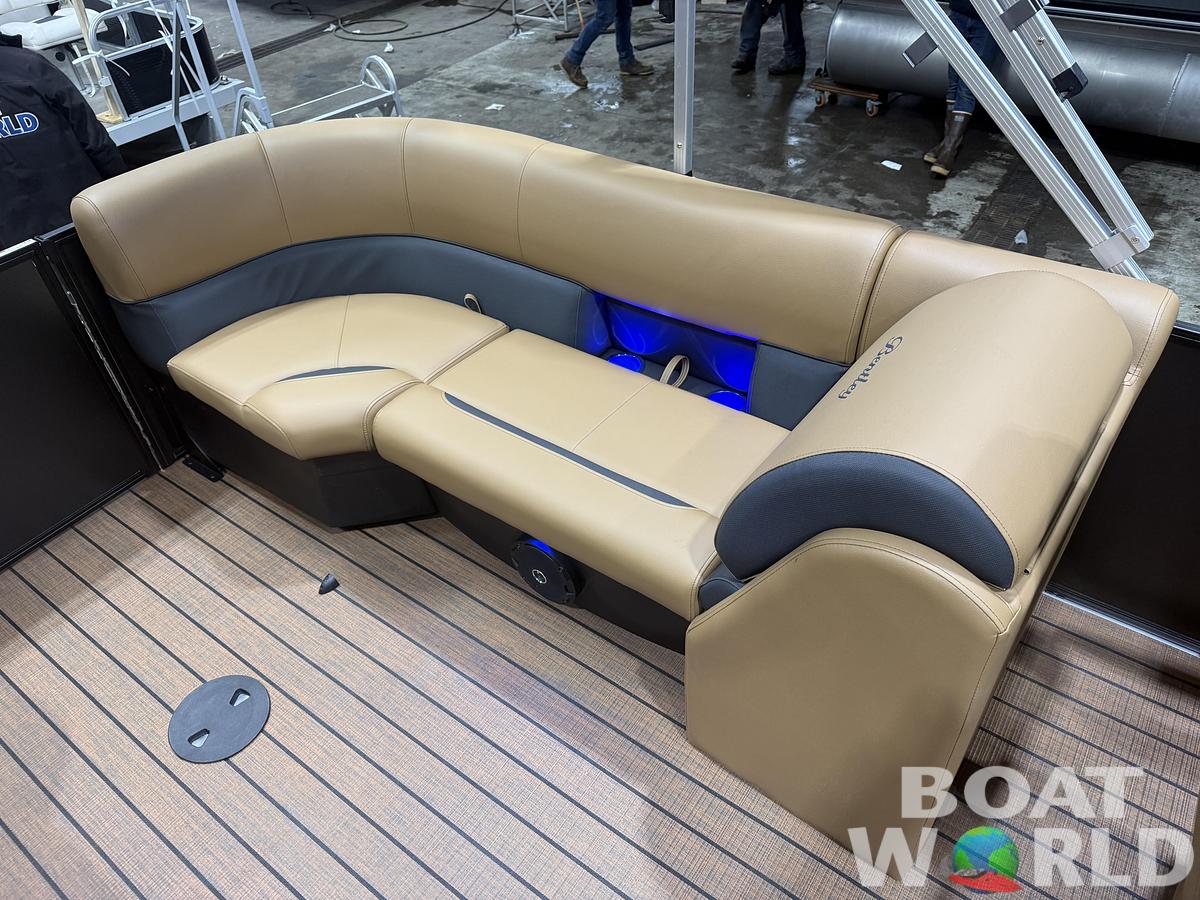 2026 Bentley Pontoons Legacy 220 Navigator Quad Lounge