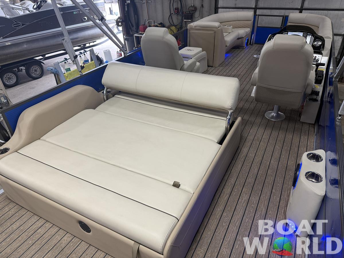 2023 Montego Bay NEW* 8524 Swingback Pontoon & 100HP 4-Stroke EFI