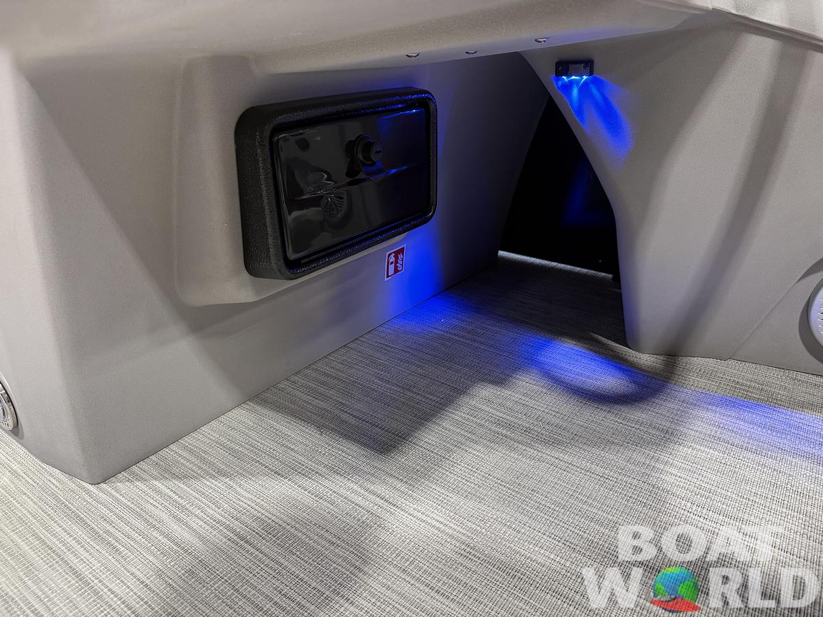 2027 Princecraft Vectra 23 RL SS Swingback Pontoon $36,995