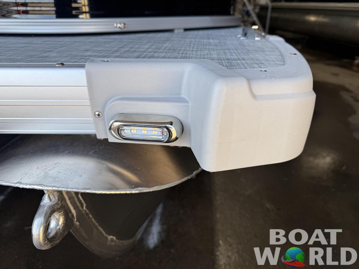 2026 Princecraft Vectra 23 RL Long Lounge Swingback Tritoon 