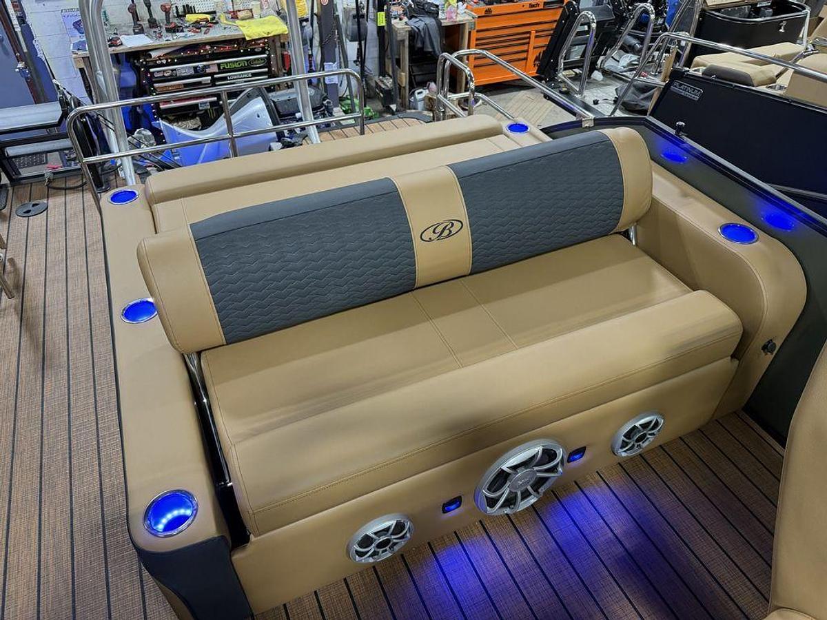 2025 Bentley Pontoons Elite 223 Swingback Tritoon & Honda 4-Stroke EFI