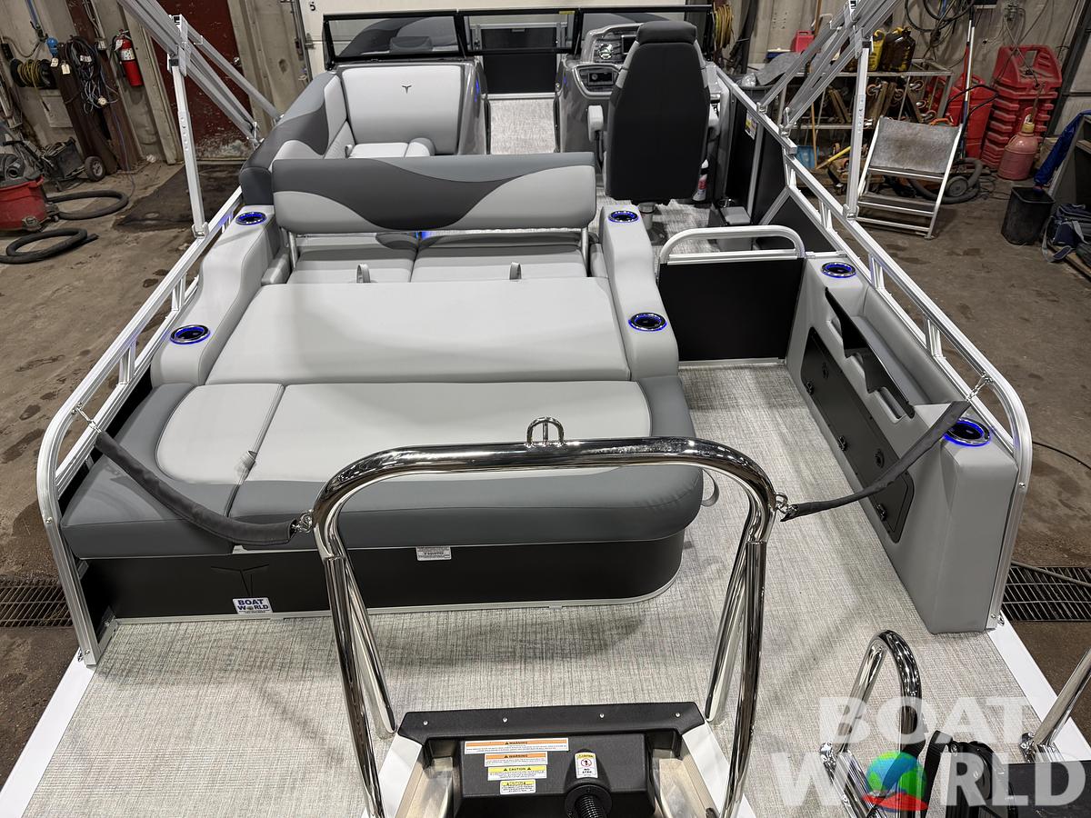 2026 Tahoe Pontoons LTZ 2385 Swingback (VRB) Windshield Tritoon