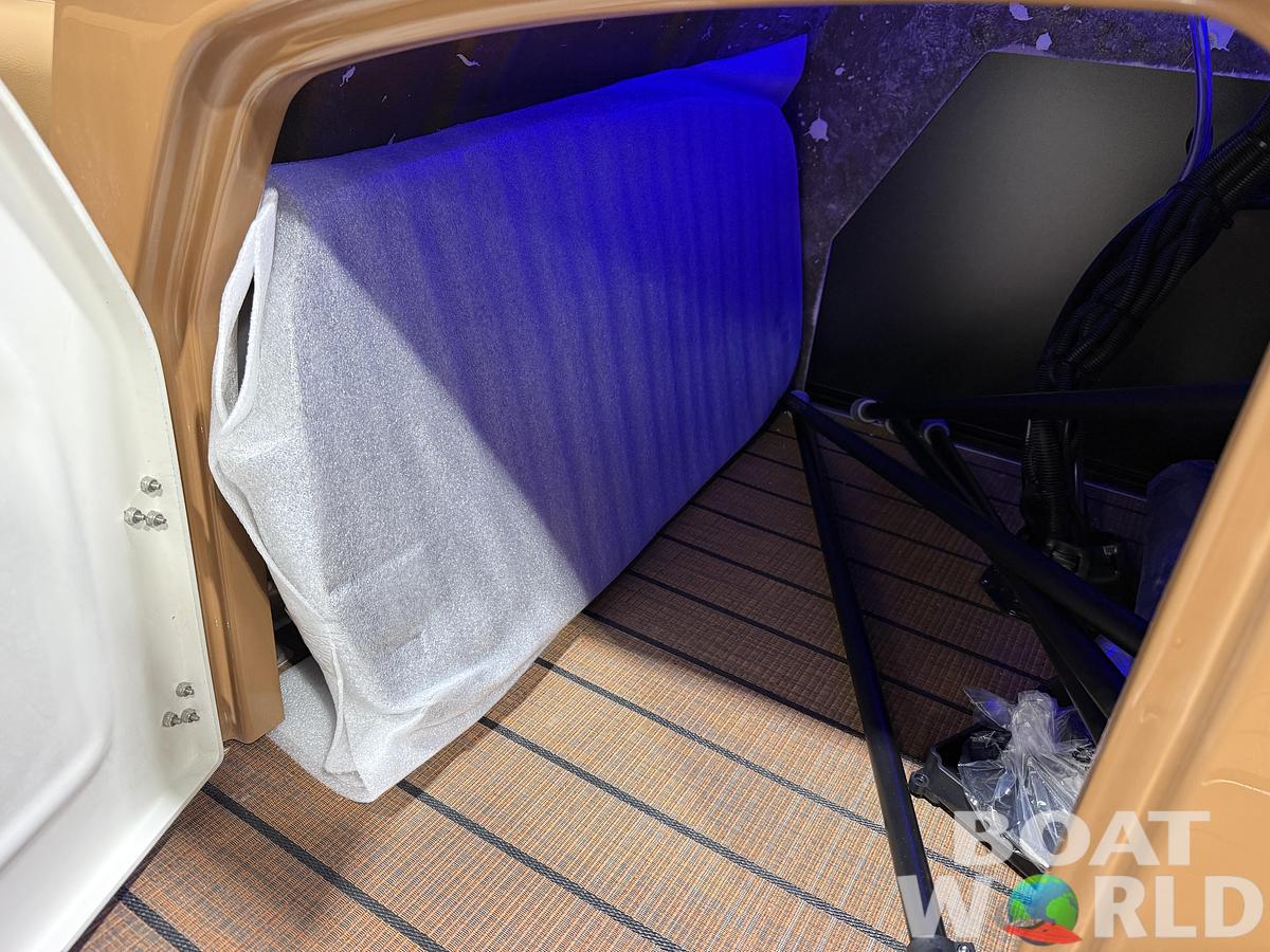 2026 Bentley Pontoons Legacy 223 Swingback Tritoon 