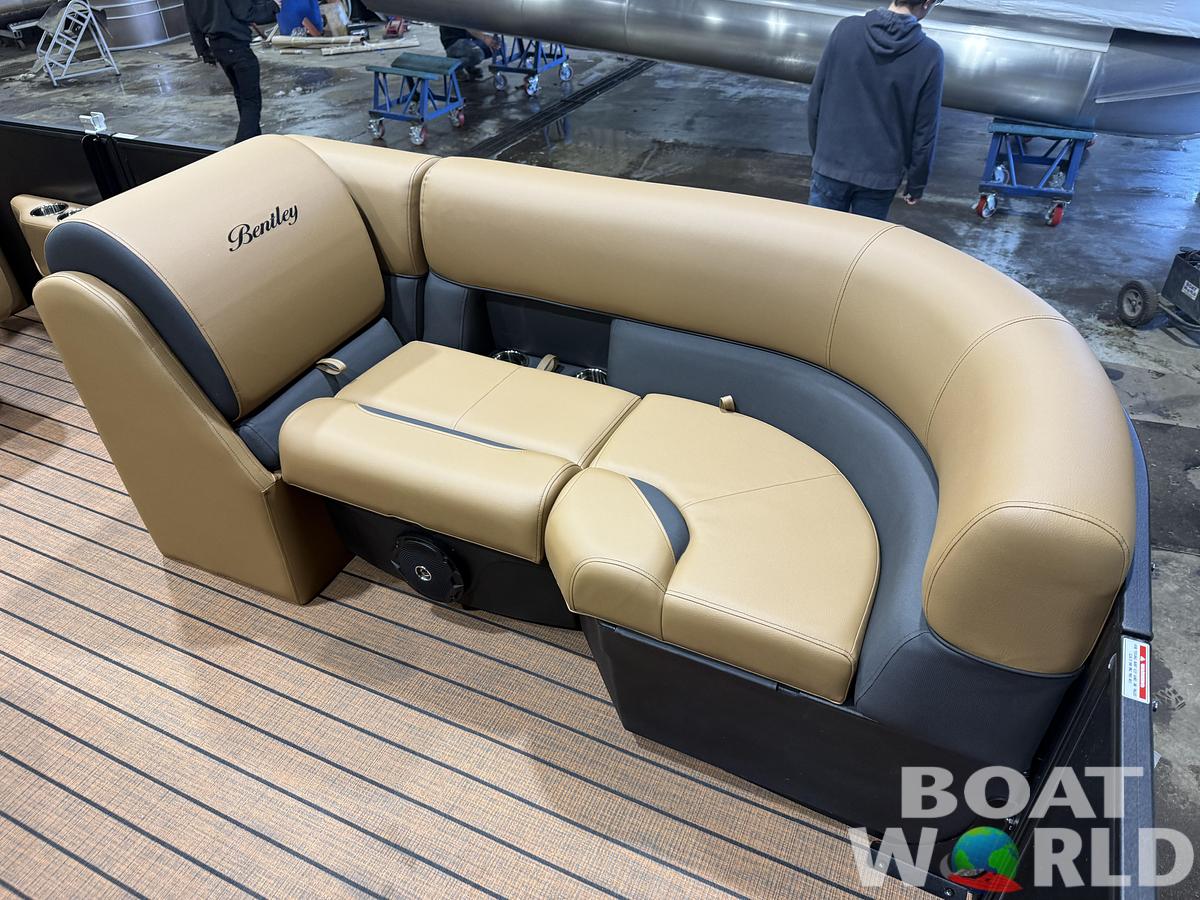 2026 Bentley Legacy 200 Navigator Quad Lounge $34995