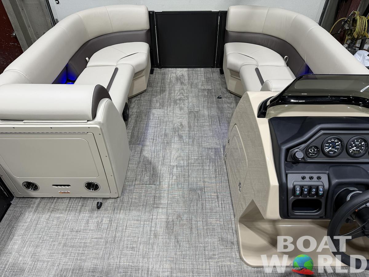 2026 Bentley Pontoons Legacy 220 Swingback 