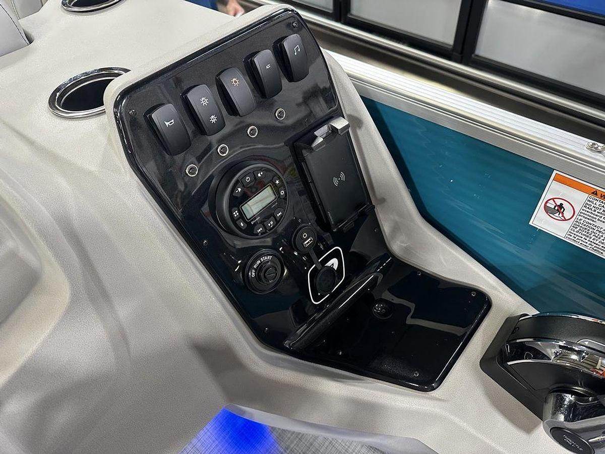 2025 Princecraft Vectra 23 RL Swingback Lounge Pontoon & Mercury 4-Stroke EFI