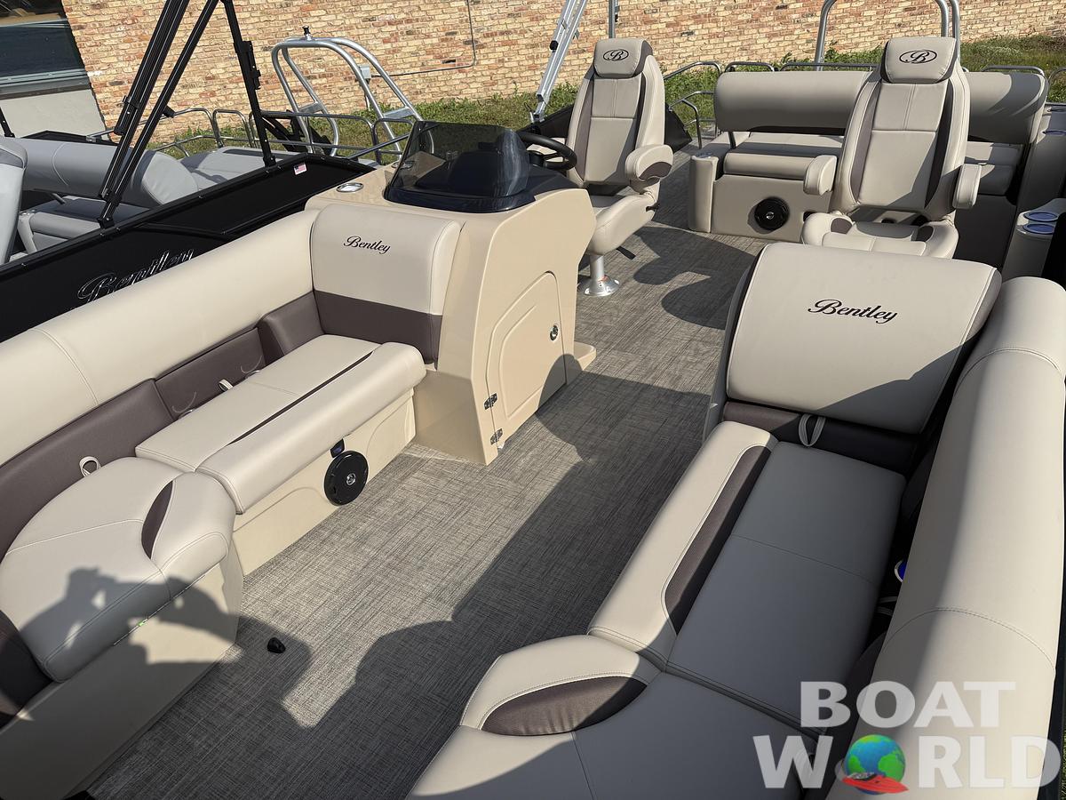 2026 Bentley Pontoons Legacy 220 Swingback & Honda 4-Stroke EFI