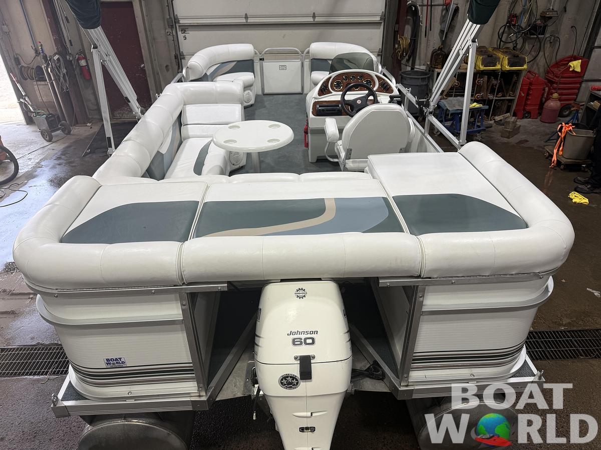 Used 2003 Weeres 200 SunTanner & 60HP Johnson 4Stroke -$11,995