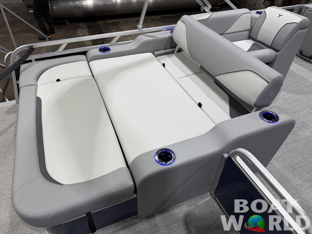 2026 Tahoe Sport 2385 Swingback (VRB) Tritoon 