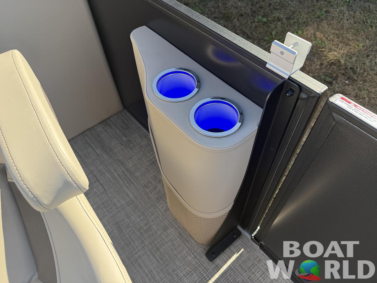 2026 Bentley Pontoons Legacy 220 Navigator DL Quad Lounge