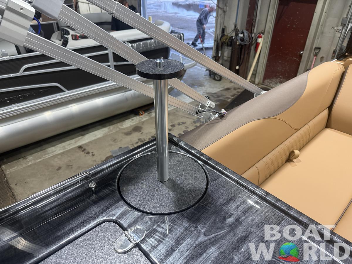 2026 Tahoe Pontoons LTZ 2385 Elite Windshield Tritoon