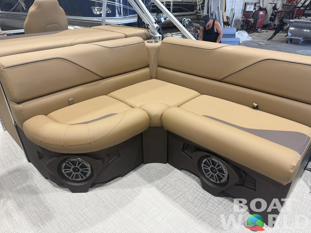 2027 Tahoe Sport Rear Fish 2385 & 4-Stroke $39995