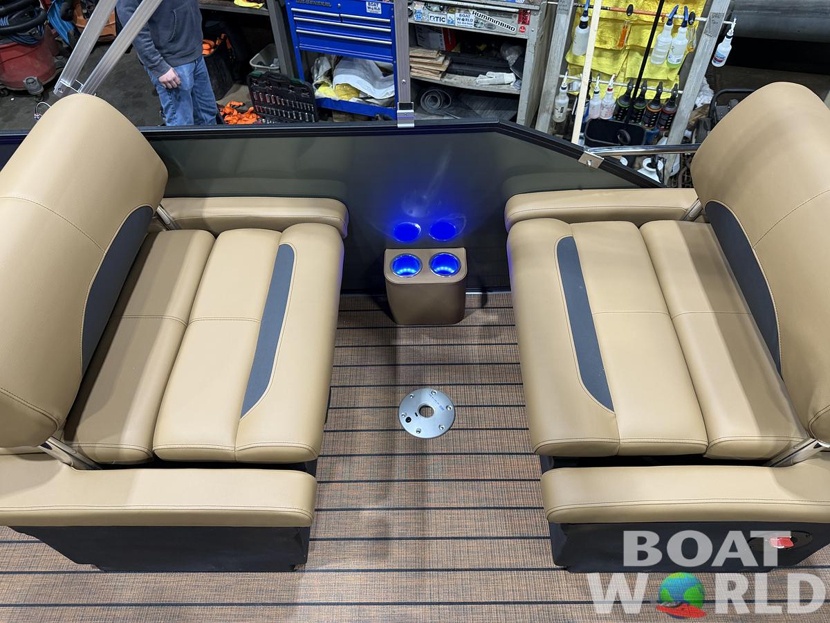 2026 Bentley Pontoons Legacy 223 QSB Swingback Tritoon 
