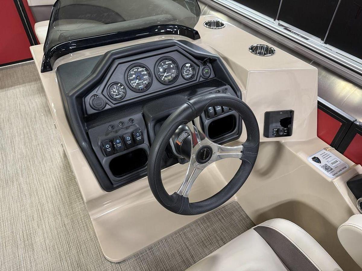 2025 Bentley Pontoons Legacy 200 Navigator Quad Lounge & Honda 4-Stroke EFI