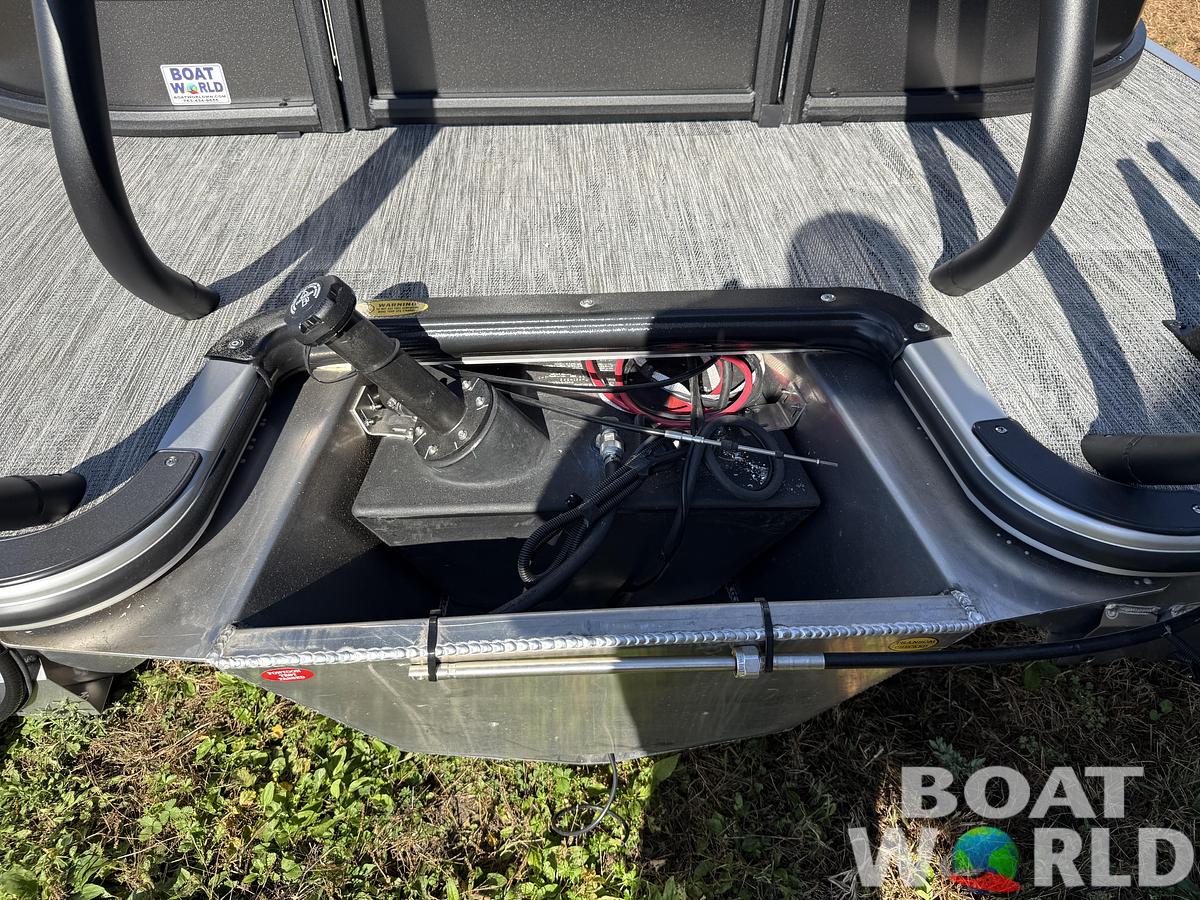 2026 Bentley Pontoons Legacy 220 Navigator Quad Lounge 