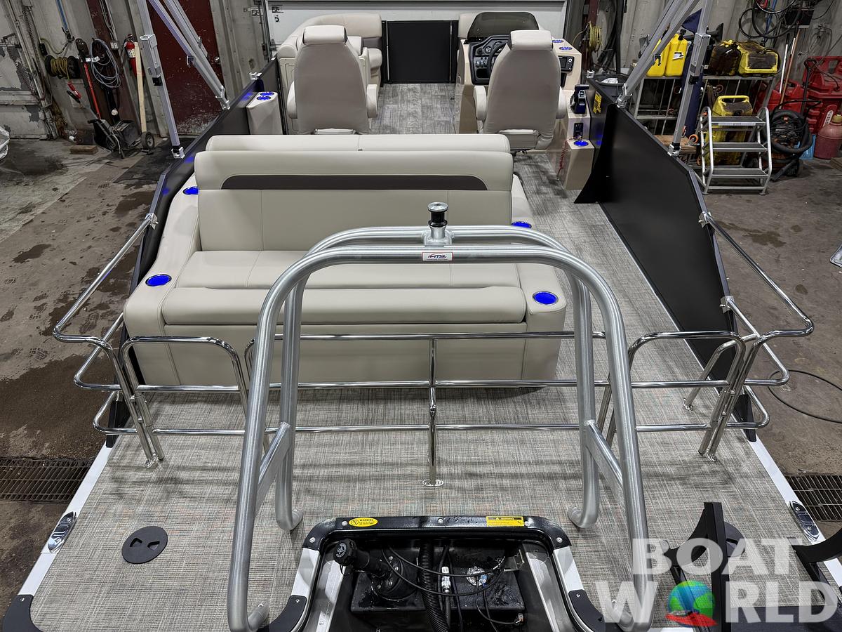 2026 Bentley Pontoons Legacy 220 Swingback 