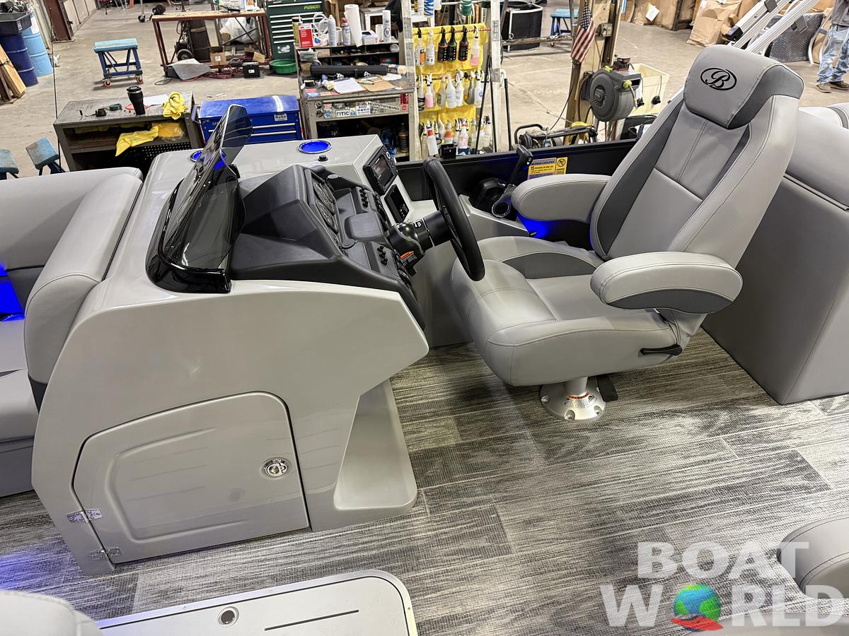 2025 Bentley Pontoons Legacy 223 Navigator Quad Lounge Tritoon & Honda 4-Stroke EFI