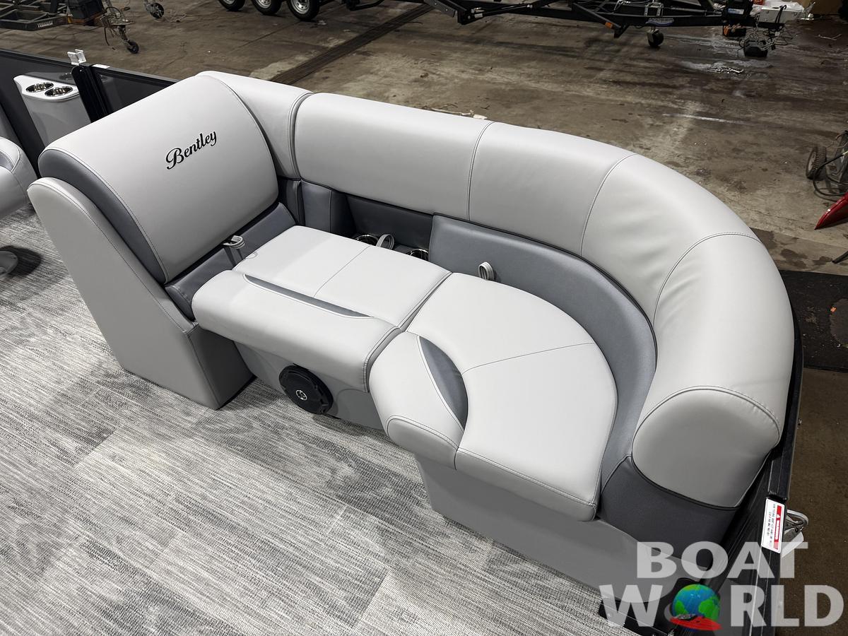 2026 Bentley Pontoons Legacy 220 Navigator Quad Lounge