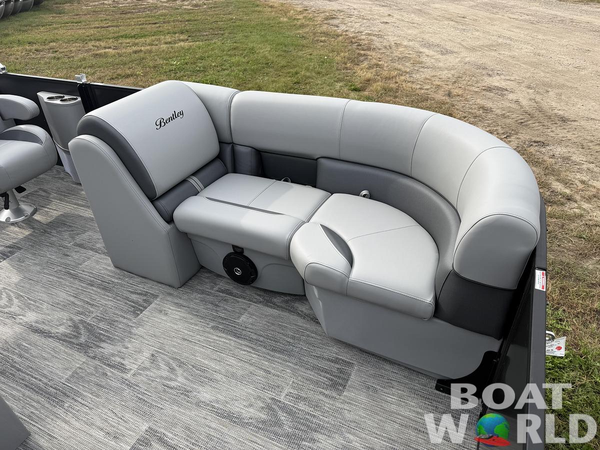 2025 Bentley Pontoons Legacy 200 Swingback
