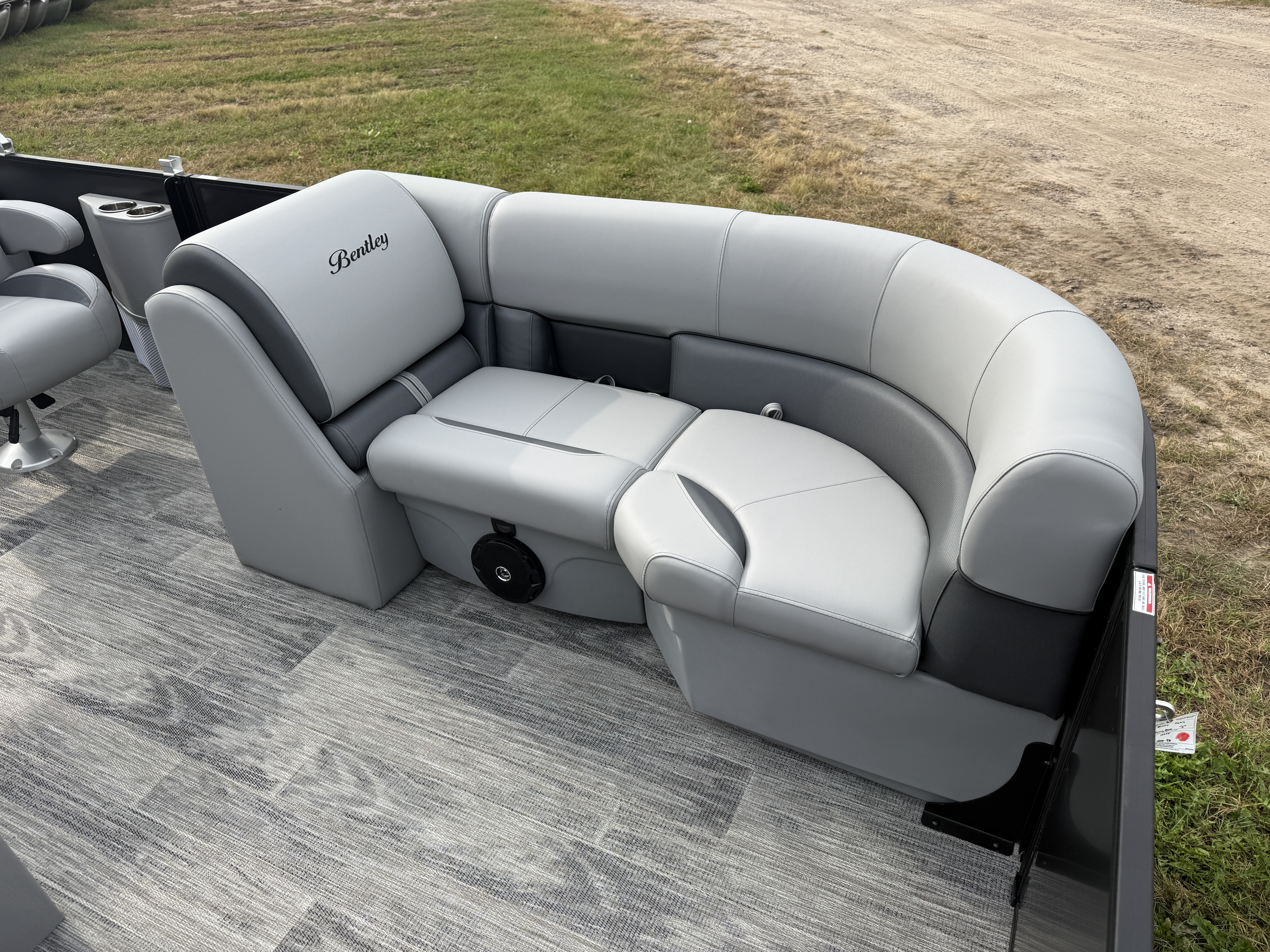 2025 Bentley Pontoons Legacy 200 Swingback
