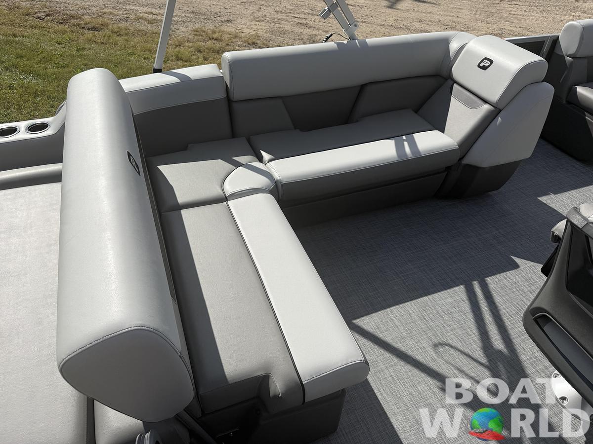 2026 Princecraft Vectra 21 RL Swingback Lounge Pontoon & Mercury 4-Stroke EFI